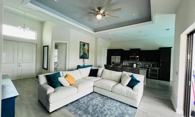 Mariner Villa | Newly built Villa Ballerina with heated pool and incredible view into beautiful Arrowheadcanal
