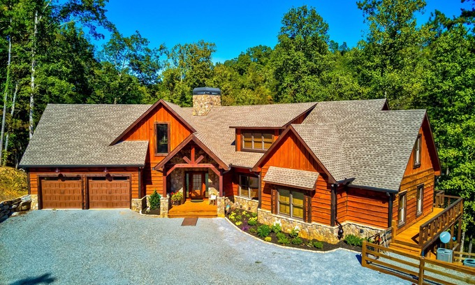 Talking Rock Cabin | Newly Built, Waterfront Lodge on Talona Creek with Game Room, Home Theater, WiFi