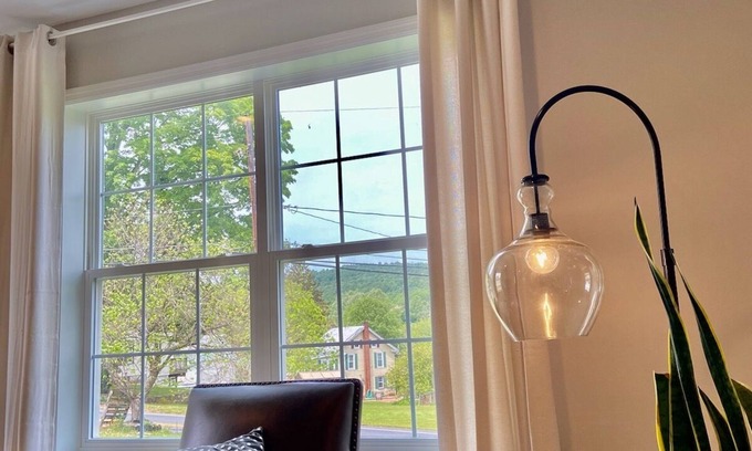 Stevens House | Newly Built Zen Space 2Bd-3Bth - Pets OK