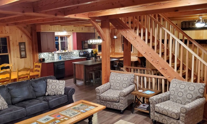 Cooperstown House | Newly constructed Timber Frame home on 7 acres only 4.5 miles from Dreams Park!
