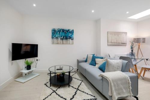 Hounslow South Apartment | Newly Converted 2BDR 1BA APT in Hounslow