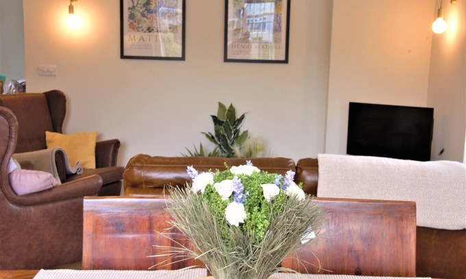Long Riston House | Newly Converted Bar Lodge in Village location