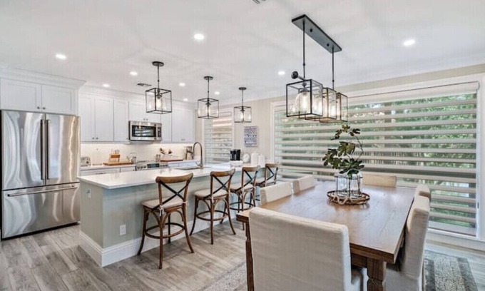 Hunt Club House | Newly Decorated Waterfront Home in PGA National by Guaranteed Rental™