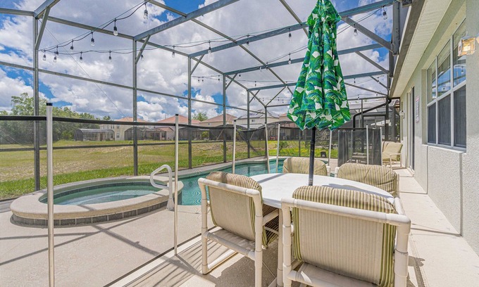 Windwood Bay House | Newly decorated 4 bedroom Pool Home w/2 Masters, Games Room & Conservation View. Near Disney