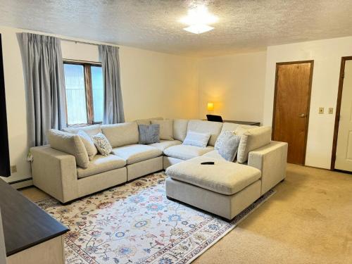 Fairbanks Apartment | Newly Furnished Fairbanks Apt