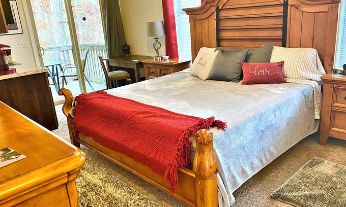 Dawsonville House | Newly furnished studio, easy access to the resort facilities.