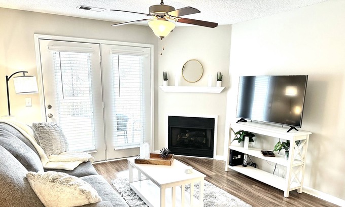 Nashville Apartment | Newly Furnished w/ all the amenities you have at home! 20 min away from downtown