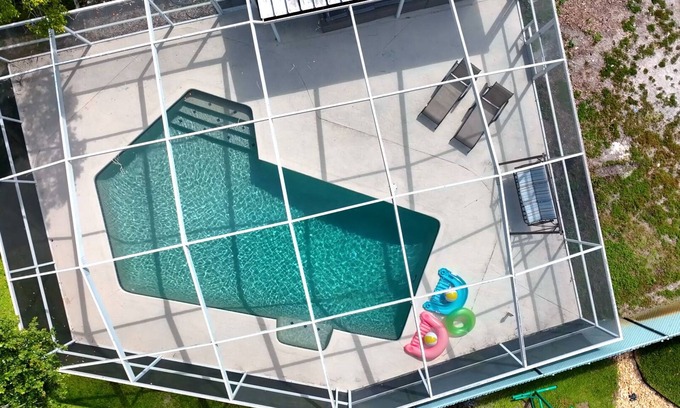 Lake Magdalene House | NEWLY LARGE HEATED POOL Modern home Ace Location Tampa Oasis - SEE 3D Tour