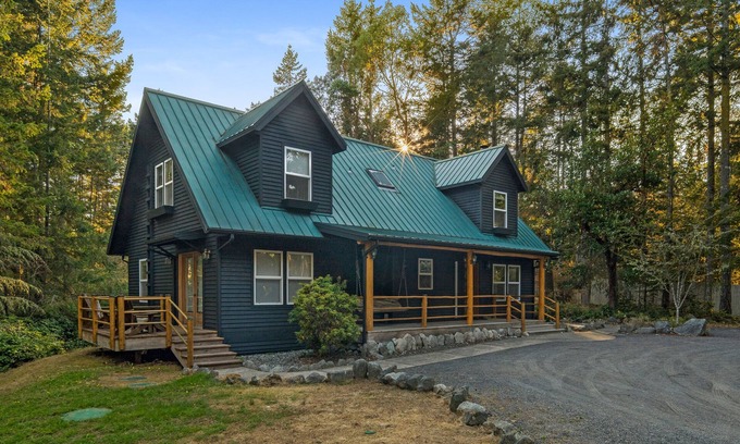 Friday Harbor House | Newly Listed! Close to Downtown! (TPR)