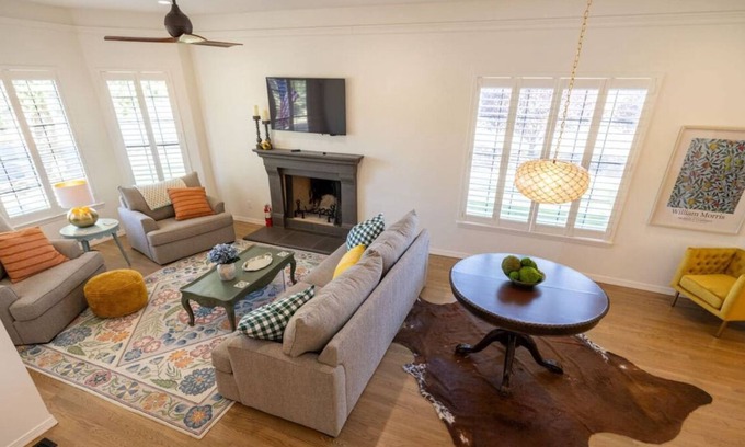 Nob Hill House | *Newly Listed *Sleeps 14 *Playhouse *WI-FI