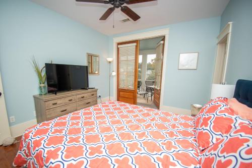 Habersham House | Newly Listed - Spacious Condo with Private Balcony