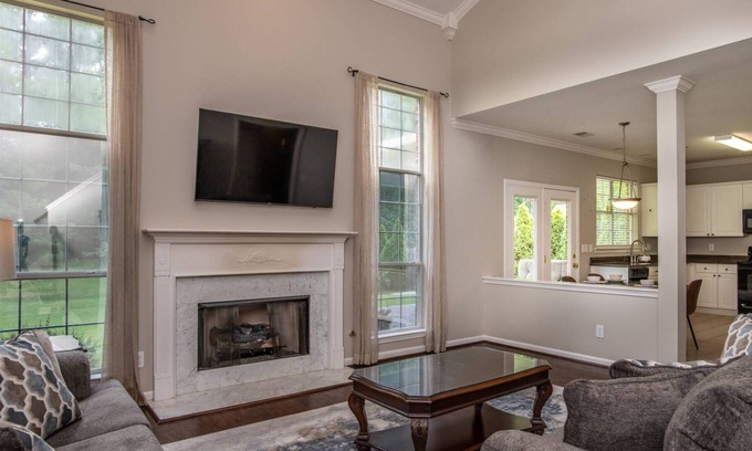 Sand Ridge House | NEWLY LISTED ~ Stylish & Comfy ~ 15min to Downtown