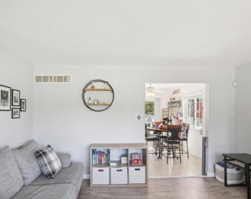 Madison Heights Villa | Newly Luxury Dream Home With 4 Bedroom 2 Full Bath, Full Body Massage Chair, 65Inch TV, Nice Deck, Fenced Backyard, Private Gym