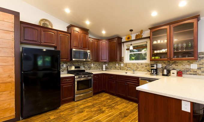 Humboldt Hill House | Newly Re-listed!π²π‘ Hillcrest Hideaway- Tucked Away Cozy Comfort and Convenience π³