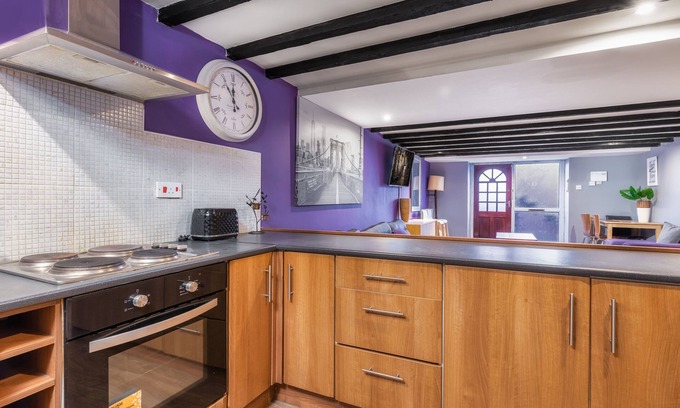 Heaton Apartment | Newly Refurbished Newcastle Apartment Sleeping 18 People Comfortably