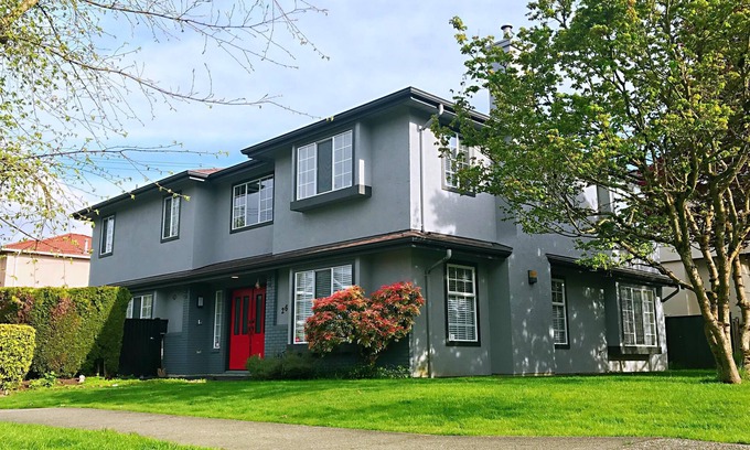 Kitsilano House | Newly Refurbished Cozy Private Room with Private Bathroom