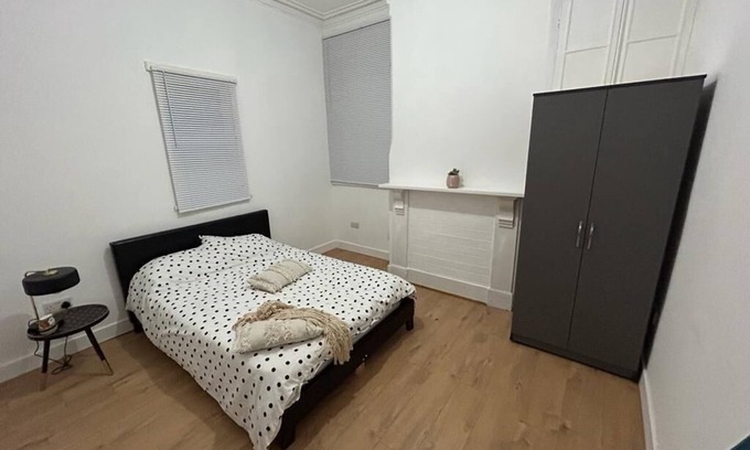 Nottingham House | Newly Refurbished Spacious and Bright House.7 min Drive to Nottingham Centre