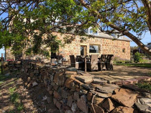 Little Swanport House | *Newly relisted* Coach House at Lisdillon Vineyard