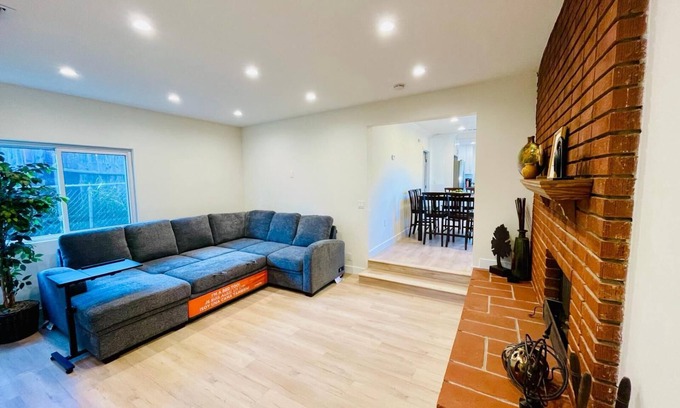 Montrose House | Newly remodeled 3 bedrooms single floor home located close to Downtown Montrose.