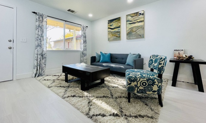 Folsom House | Newly Remodel Cozy Modern Home in Heart of Folsom