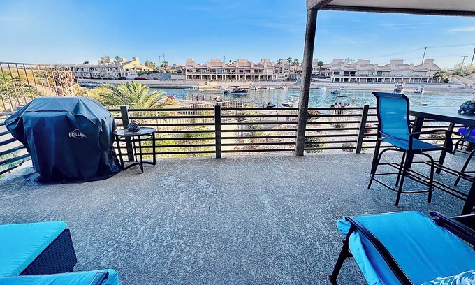 Lake Havasu City Condo | NEWLY REMODELED! 2bd, 2bath @Kingsview w.Beachfront View on the Channel