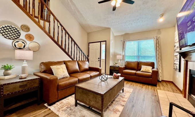 Otterbien Home House | Newly Remodeled Charming home Liberty Twp.