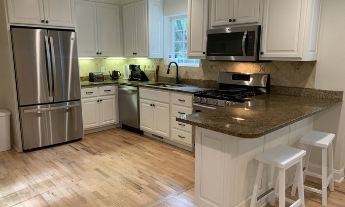 North Charleston House | Newly remodeled Home Near Beaches/Historic Charleston/Park Circle