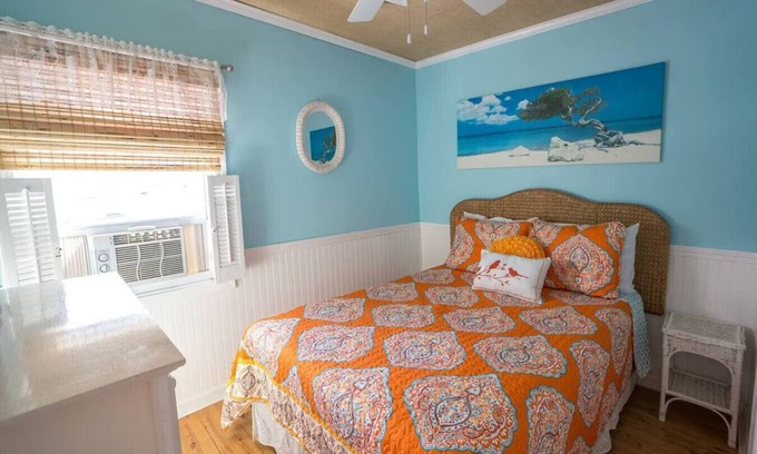 Clinton Cottage | Newly Remodeled 2 Bedroom Cottage On The Beach. The Kaitlyn Cottage