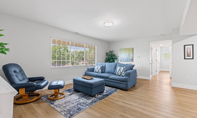 Lawrence Apartment | Newly Remodeled 2BR/1BA Apt w/Gated Parking Lot