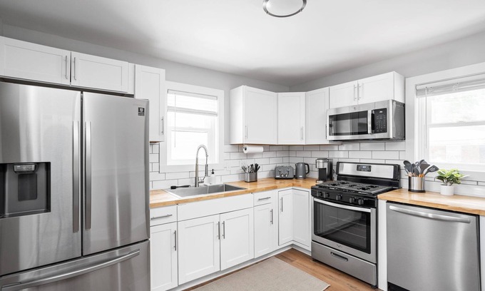 Indianapolis House | Newly Remodeled 3 Bedroom Home - Close To It All