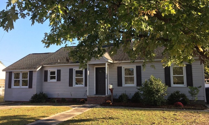 Jacksonville House | Newly remodeled 3 bdrm, walk to park, restaurants
