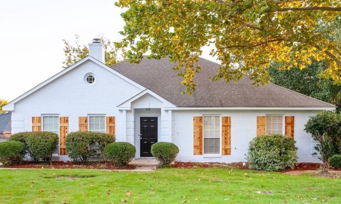 Gunter Afs House | Newly Remodeled 3BR Place | High Speed Wifi