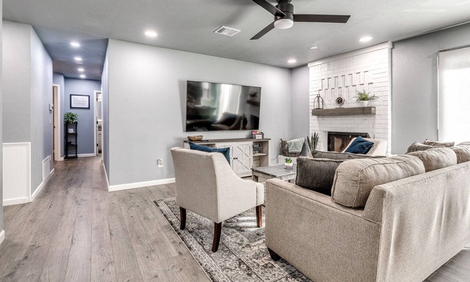 South Oklahoma City House | Newly remodeled 5BD- just 10 mins from airport!