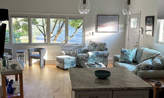 Oak Hill Apartment | Newly remodeled apartment in a serene setting!