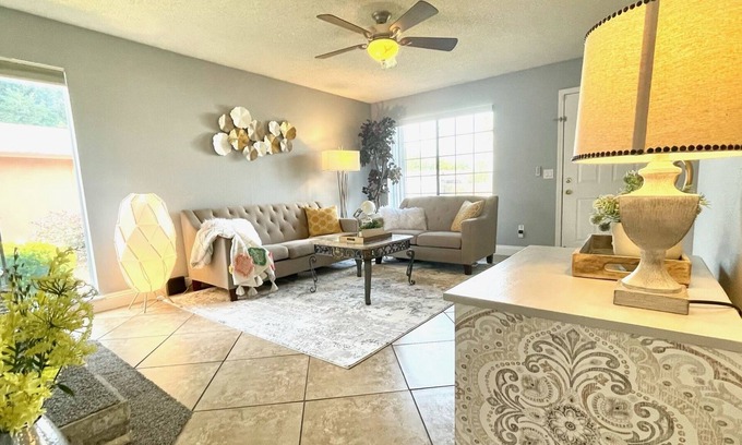 Sacramento House | Newly Remodeled Beauty & Private Backyard