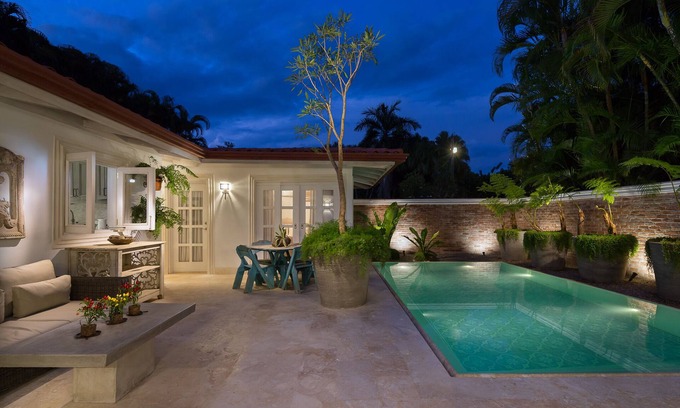 Casa de Campo House | Newly Remodeled! Beautiful "La Casita Blanca" Walk to beach!