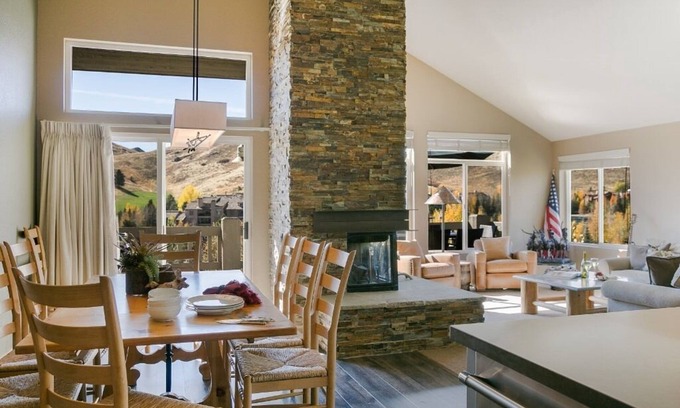 Elkhorn Village House | Newly Remodeled Beautiful Town Home Situated On The Elkhorn Golf Course!