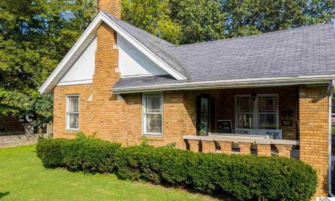 Paducah House | Newly Remodeled Brick Home in the middle of town.