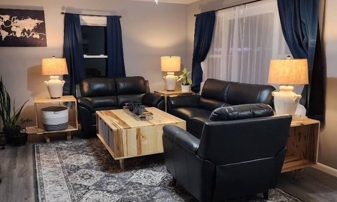 Ottawa House | Newly Remodeled Bungalow near Starved Rock
