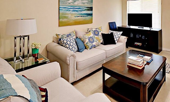 Magnolia Heights Condo | Newly Remodeled Contemporary 1 Bedroom Condo