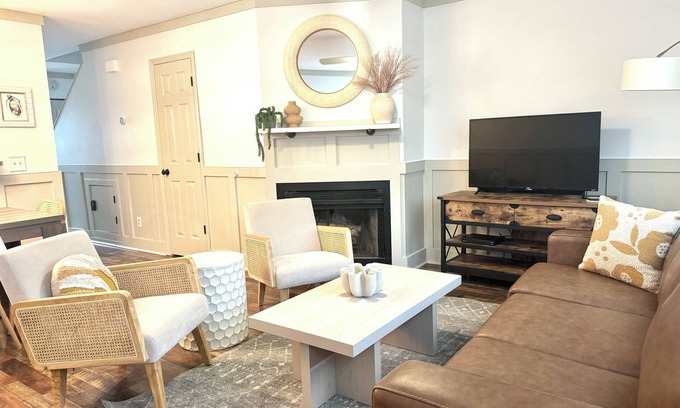Port Royal House | Newly Remodeled chic 2-bedroom townhome in beautiful Port Royal w. private patio