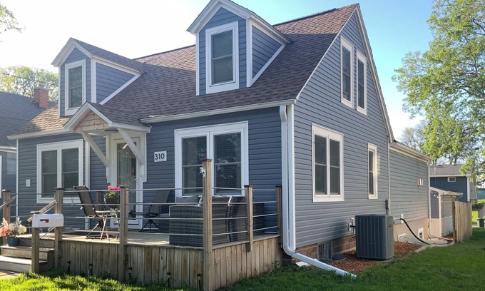 Clear Lake House | Newly remodeled Clean Spacious 5-bedroom House with AC, WiFi,