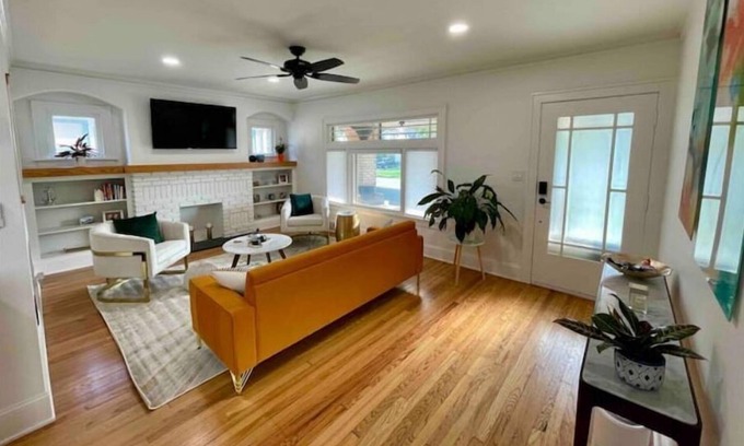 Kamm's Corners Apartment | Newly remodeled | Close to airport | 3br, 1 ba