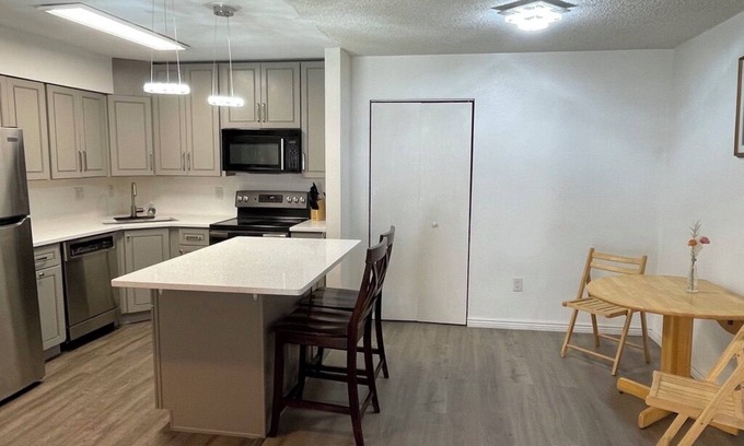 Aurora Condo | Newly remodeled condo for travel professionals and interns