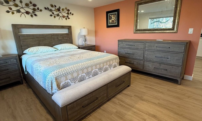 Edmonds Apartment | Newly Remodeled Daylight Studio with Lake View
