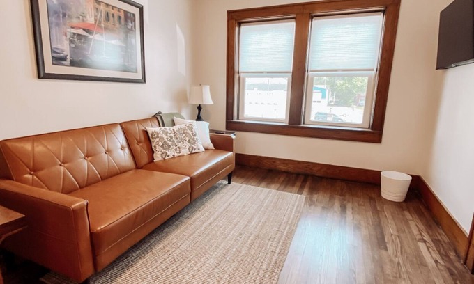 Peru Apartment | Newly remodeled downtown upstairs apartment