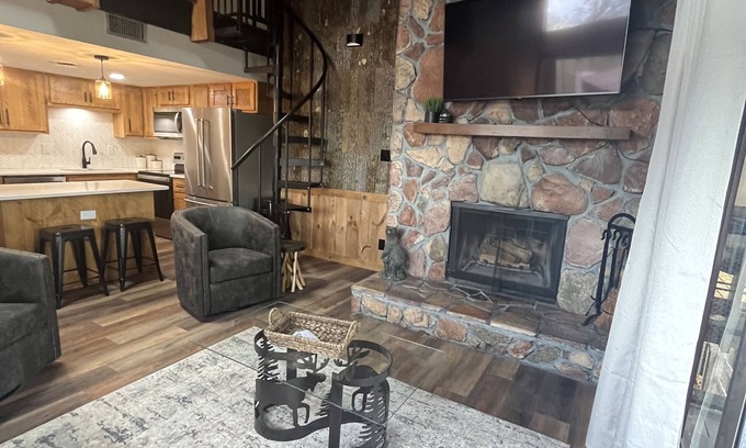 Sevierville Condo | NEWLY REMODELED! English Mtn Hideaway! Smoky Mtns Dollywood Gatlinburg
