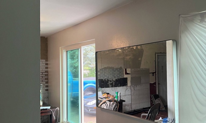 Youngstown House | Newly remodeled family home. Close to University, Church, Hospital, Restaurants