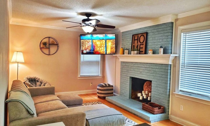 Pineville House | Newly remodeled! Family friendly. Near lake & park