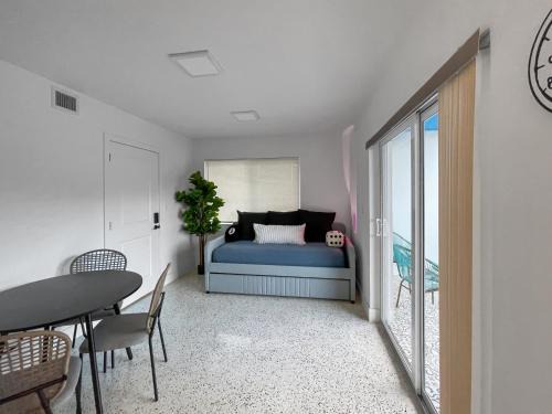 East Little Havana Apartment | Newly Remodeled full Apartment